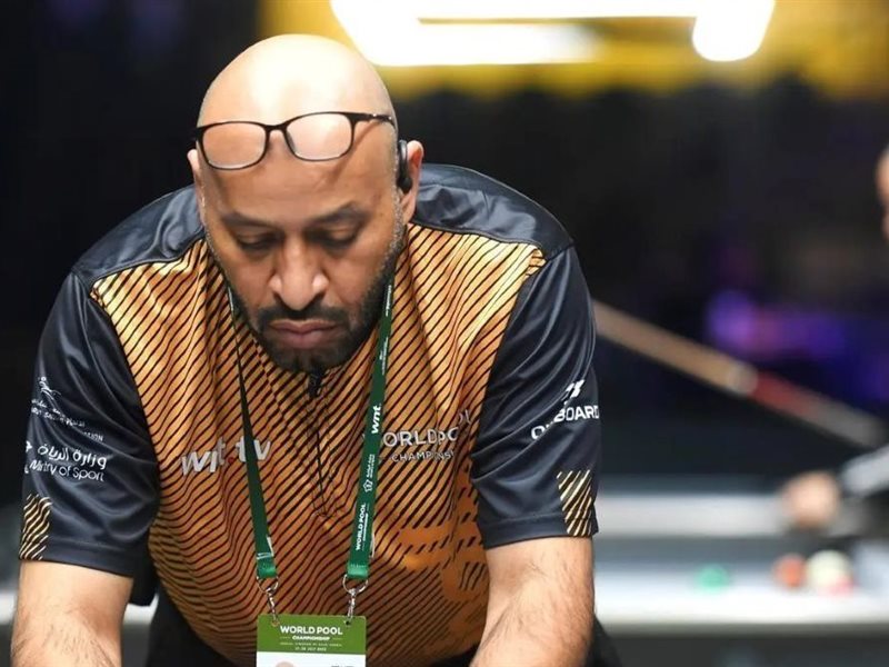 حكام سعوديون يبهرون العالم في بطولة البلياردو بجدة