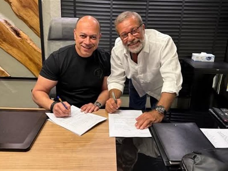 شريف منير يعلن عن تعاونه مع 