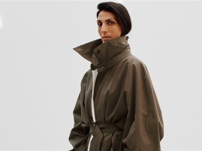 فيبي فيلو تمهّد لعام 2026 بإصدار مجموعة “D” بتوقيعها الأنيق 