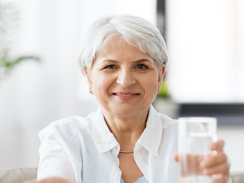 أفضل 5 فيتامينات ومعادن لكبار السن للحفاظ على صحتهم وقوتهم 