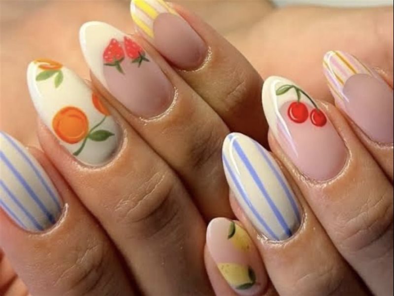 من الباستيل إلى التصاميم الفنية.. أبرز 4 صيحات لأظافر الموسم 