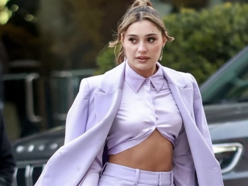 من منصات الموضة إلى الشاطئ… اللاڤندر يخطف الأنظار في كل الإطلالات