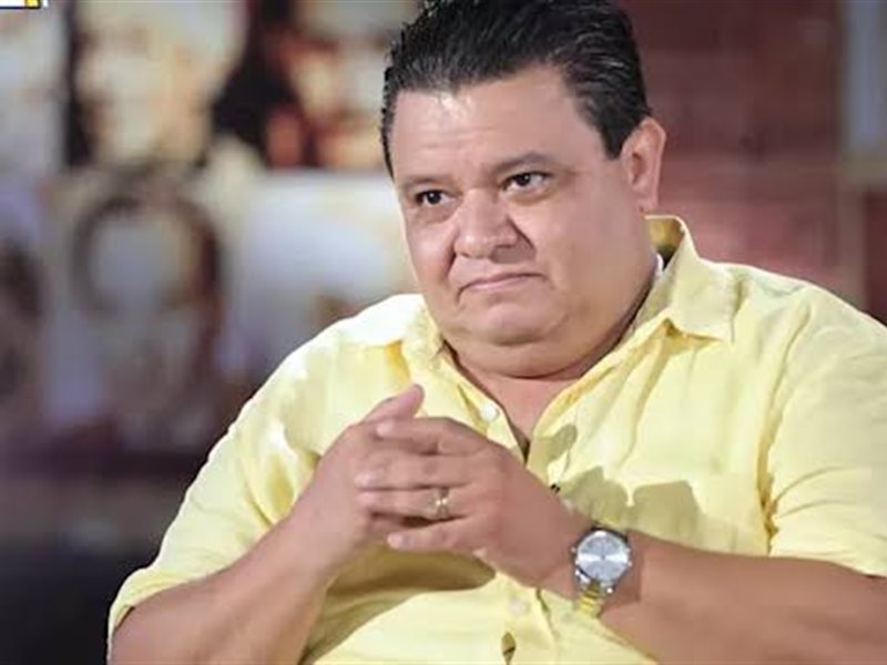 خالد جلال يصر على إكمال عرض مسرحية 