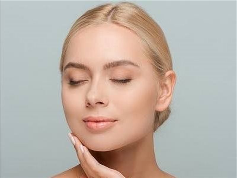 الجلوتاثيون.. صيحة تفتيح البشرة المثيرة للجدل في عالم التجميل 