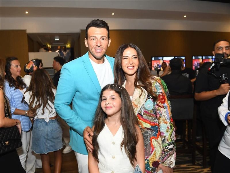 صورة.. سمير غانم ودلال عبد العزيز خلفية تليفون كايلا ابنة دنيا سمير غانم 