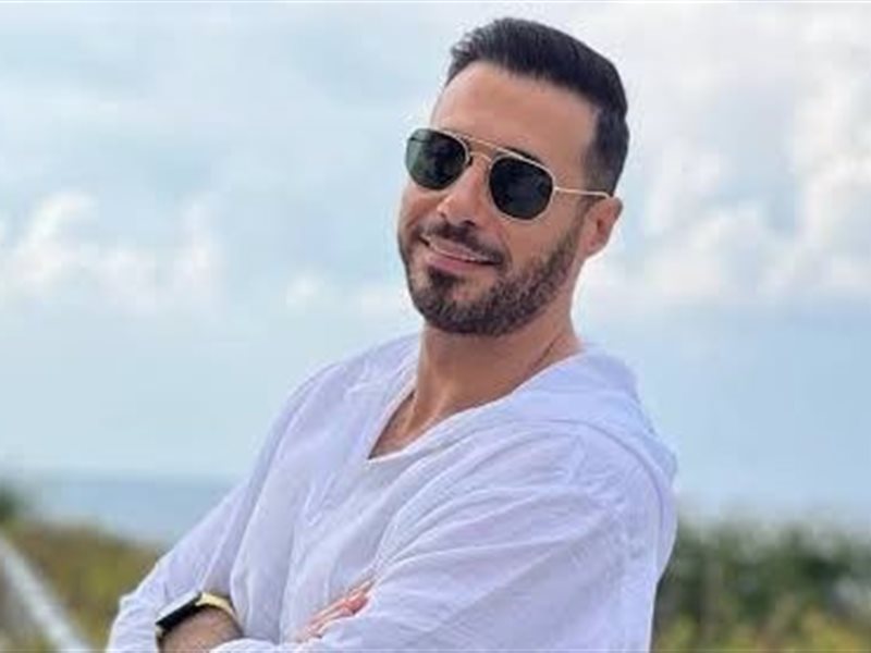 أحمد السعدني يسترجع ذكريات مسرحية “الملك هو الملك” لوالده ولطفي لبيب 