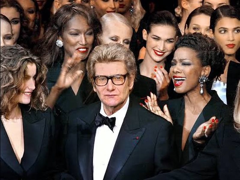 في ذكرى ميلاده.. إيف سان لوران المصمم الذي غيّر وجه الموضة للأبد 