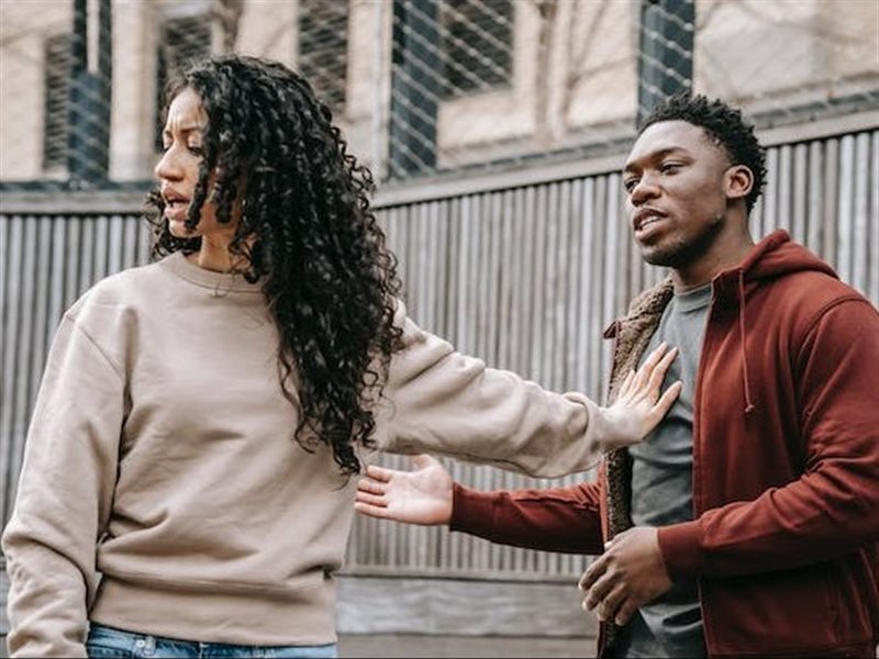 هل يمكن أن  تكون المرأة نرجسية ؟..  كيف تختلف العلامات لدى النساء 