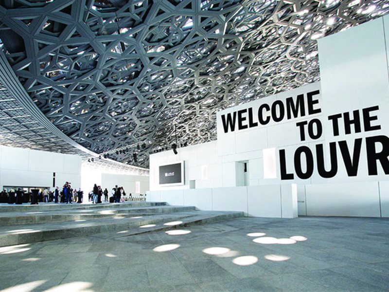 لوفر أبوظبي يُعلن أسماء لجنة تحكيم معرض فن الحين 