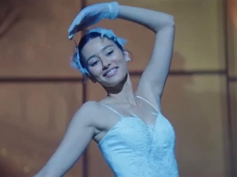 لينا صوفيا راقصة باليه تمثل نقطة نور في حياة كريم فهمي وصبا مبارك في 220 يوم 