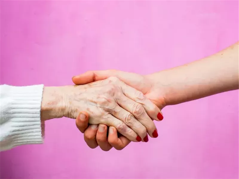 لماذا يبدأ جسمك بالشيخوخة بشكل أسرع عند سن الخمسين؟