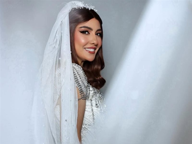 مي كساب تلفت الأنظار بإطلالة بيضاء من توقيع عمرو سعيد