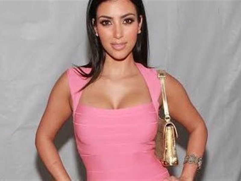  Bandage Dress الفستان الأيقوني يعود بأسلوب جيل Z