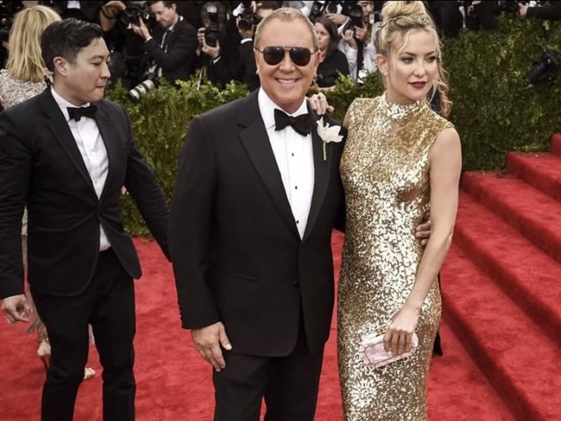 في ذكرى ميلاد مايكل كورس.. كيف صنع لنفسه علامة فارقة في الموضة؟