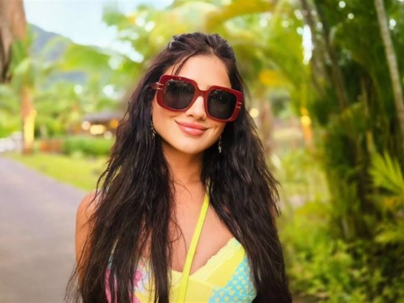 مي عمر تستمتع بأجواء الصيف وتوجه رسالة لجمهورها 