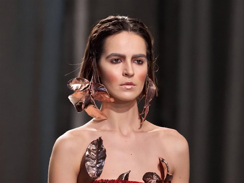 جيل Z بين الجرأة والحرية.. صيحات مكياج تعكس روح العصر 