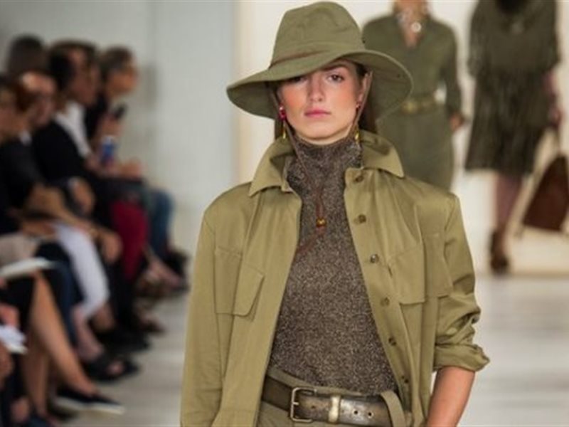 موضة فساتين السفاري تعود بقوة.. إطلالة عملية بطابع أنيق ومغامر 