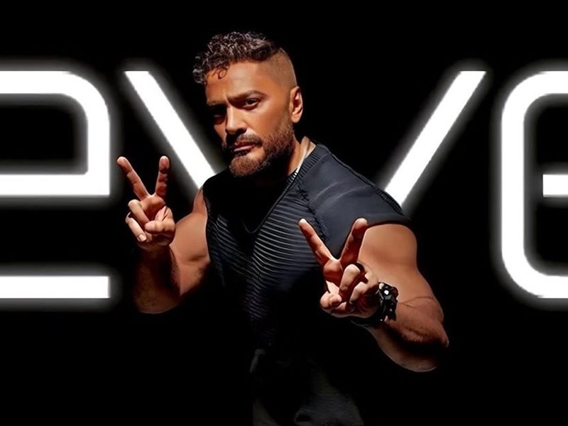 بعد سنوات تأجيل.. تامر حسني يدخل بيزنس الأزياء ويطلق مجموعته الكاجوال الأولى