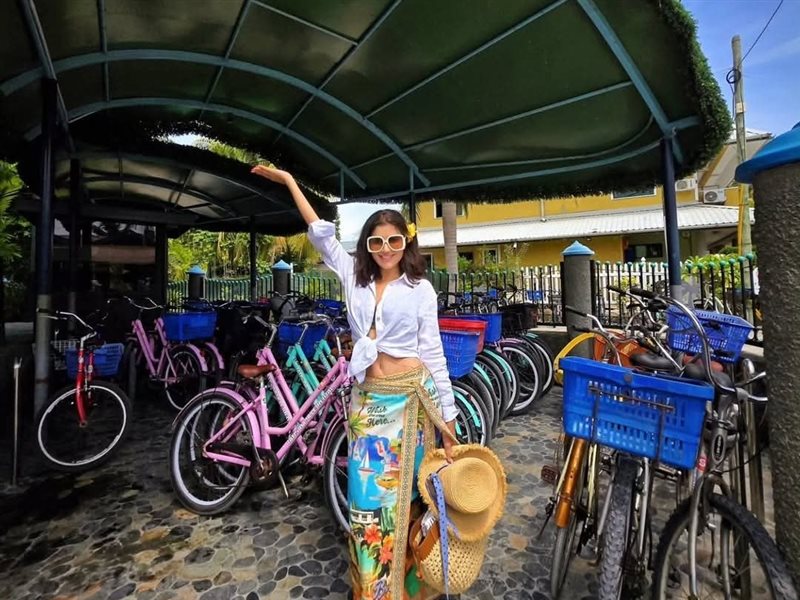 ببصمة غوتشي مي عمر تتألق  بإطلالة صيفية ساحرة 