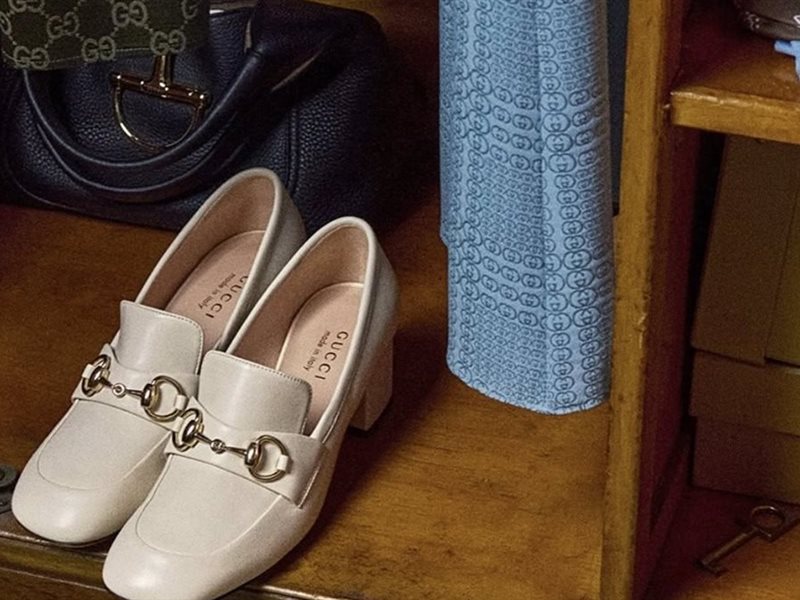 جوتشي تحتفي بمرحلة ما بين المواسم بلوحة ألوان نابضة وحِس أنيق