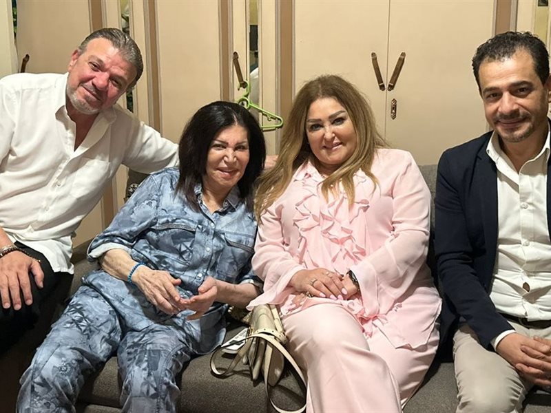 وفد من وزارة الثقافة ونقابة المهن التمثيلية يزور الفنانة نجوى فؤاد في منزلها بعد استغاثتها (صور)