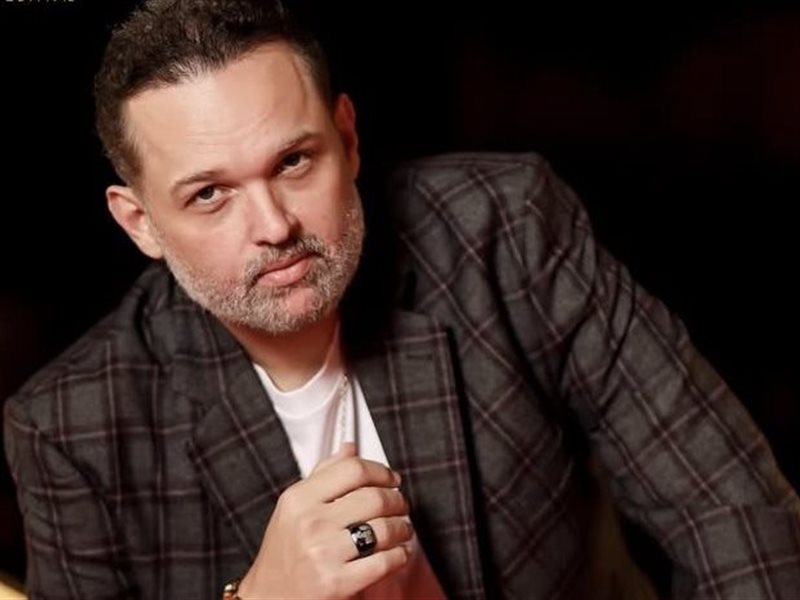 محمد محمود عبد العزيز يحتفل بعيد ميلاده في كواليس 