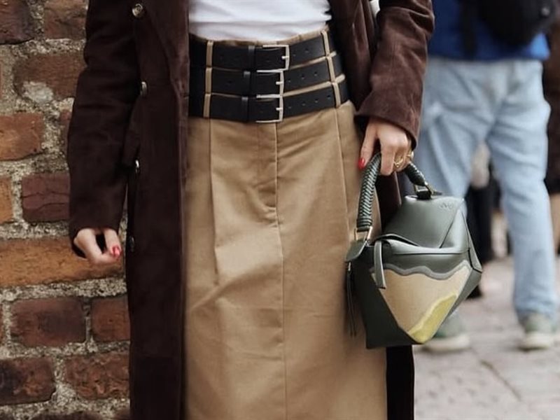 موضة الأحزمة المتعددة… لمسة جريئة تعيد تعريف الإطلالة العصرية 