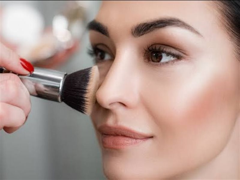 في الموجة الحارة.. 5 خطوات تضمن لكِ مكياجًا ثابتًا في الأفراح المفتوحة 