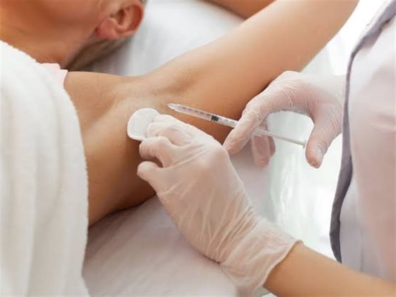 البوتوكس يتجاوز التجميل: استخدامات طبية مذهلة تعزز جودة الحياة 