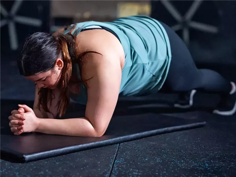 لحرق دهون البطن.. 6 تمارين صباحية فعالة يمكن ممارستها في المنزل