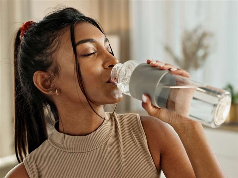 أكثر من الجفاف.. عدم شرب الماء بشكل كافي يهدد بمشاكل صحية خطيرة 