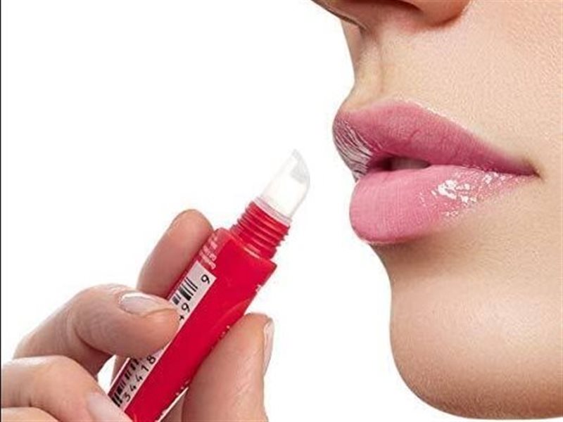  Lip oils زيوت الشفاه تتصدر صيحات التجميل لعام 2025 بلمعان فاخر