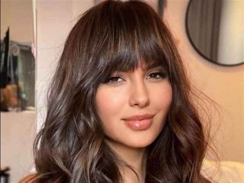 الغرة.. سر إطلالة النجمات هذا الموسم بين الحيوية والأنوثة