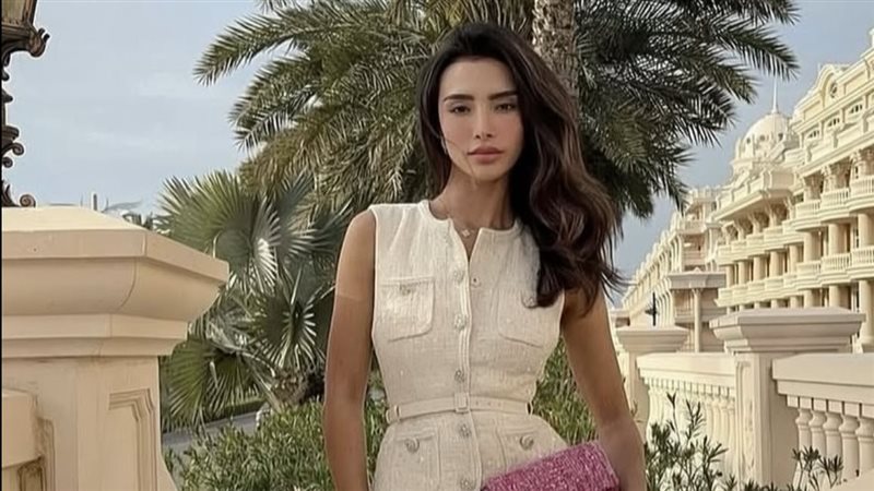 اللون البيج العاجي