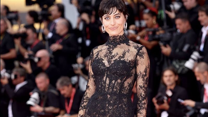 فساتين الدانتيل