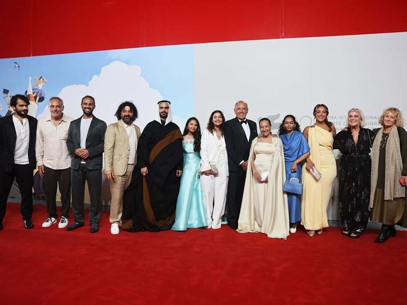 صور.. الفيلم السعودي هجرة يحتفل بعرضه الأول على سجادة فينيسيا الحمراء