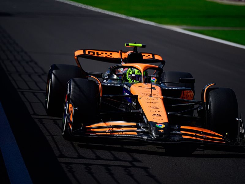 نوريس يضع مكلارين في الصدارة وفيراري تعاني في بداية النصف الثاني للموسم