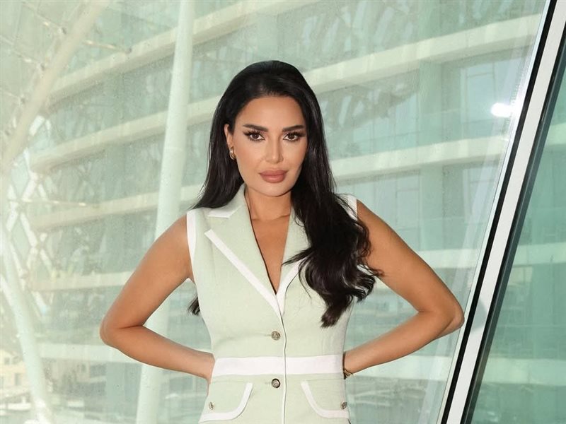 سيرين عبد النور تخطف الأنظار بإطلالة أنيقة بألوان الباستيل من توقيع Glamoda