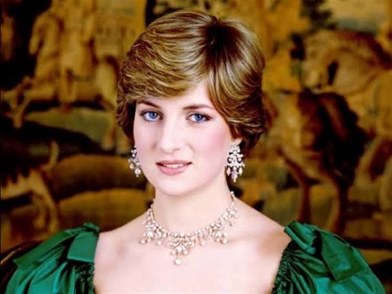 في ذكرى رحيلها.. كيف ألهمت الأميرة ديانا عالم الموضة والأناقة 