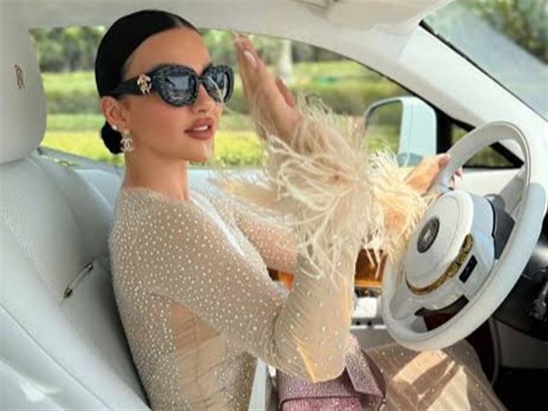 ثروة على عجلات: كاسيا الهاجري تثير الجدل بمقتنياتها النادرة من السيارات الفاخرة 