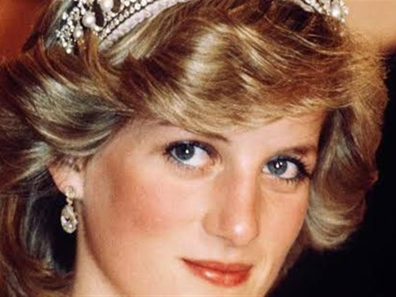 في ذكرى رحيلها.. حكاية الأميرة ديانا التي غيرت صورة العائلة المالكة 
