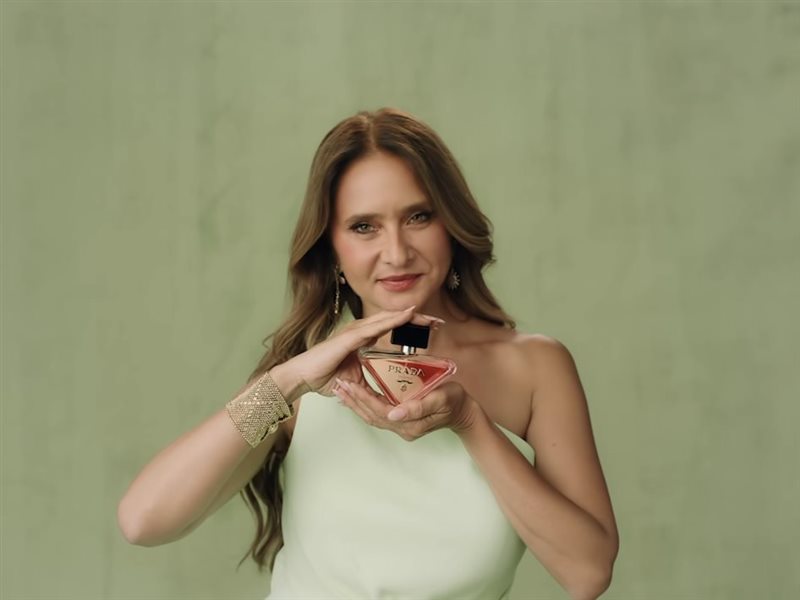 نيللي كريم الوجه الرسمي لبرادا بيوتي في مصر  بالتزامن مع اطلاق عطر Prada Paradoxe 