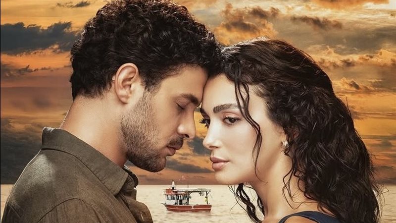 عيناك كالبحر الأسود