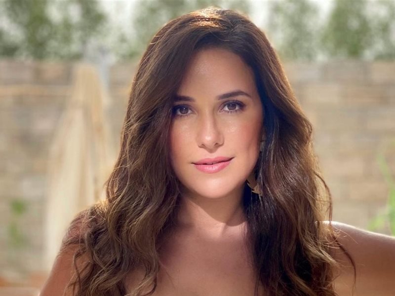 شيرى عادل تنتهى من تصوير 