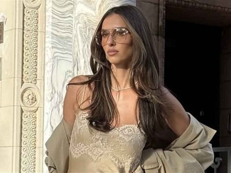 من النهار إلى السهرة.. مزيج الحرير والدانتيل خيار أنيق لكل الأوقات