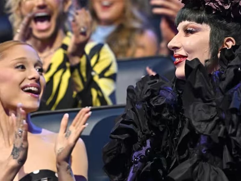 آريانا غراندي تفوز بـ3 جوائز وليدي غاغا فنان العام.. القائمة الكاملة لجوائز حفل MTV VAMs للموسيقى المصورة