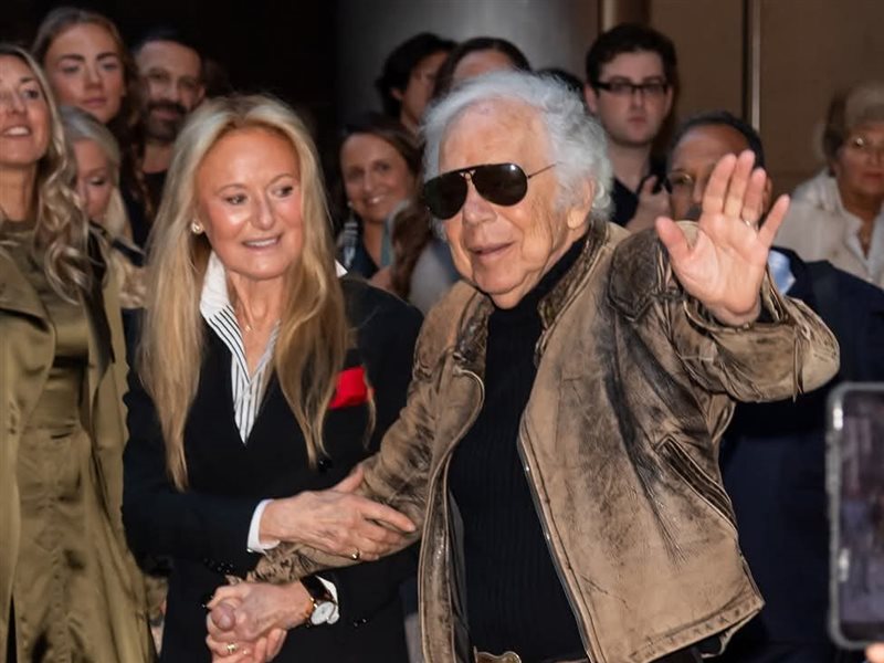 رالف لورين يشعل انطلاقة أسبوع نيويورك للموضة 2026 بعرض يحتفي بالأنوثة الراقية والبساطة الجريئة