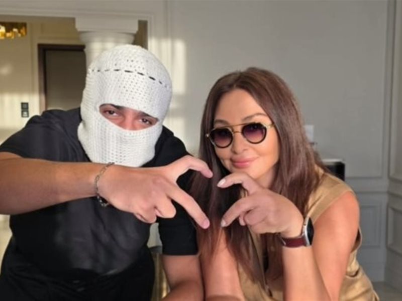 تووليت يظهر مع إليسا قبل حفلها الغنائي المرتقب في القاهرة غدًا