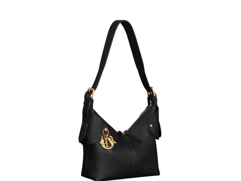 ديور تعيد تعريف الأناقة الفاخرةبإطلاق حقيبة جديدة 