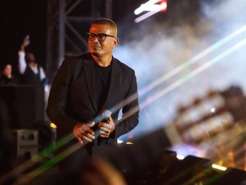 بالصور.. عمرو دياب يتألق في حفل خاص بسفح الأهرامات